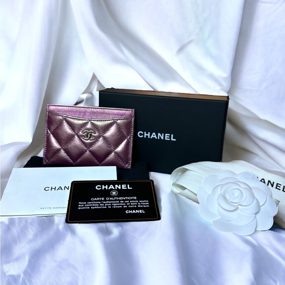 🔥 EUC CHANEL 2020 IRIDESCENT LAMBSKIN QUILTED CARDHOLDER 🔥 - Picture 11 of 13